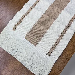 Spot vendita calda cotone e lino cuciture a righe nappa bandiera da tavolo matrimonio decorativo lungo letto asciugamano runner da tavola