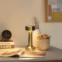 Moderne tragbare Retro LED Tisch lampe Einfache wiederauf ladbare drahtlose Nachtlicht Aluminium gehäuse für AC dekorative Restaurant Bar