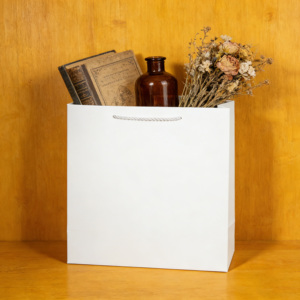 Sac cadeau en papier kraft de luxe, taille MA, avec poignée en ruban, vente en gros, recyclable, imprimé sur mesure, sac cadeau blanc - Product Image 5