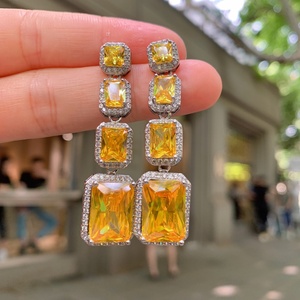 Boucles d'oreilles pendantes longues en cuivre plaqué argent, zircon blanc et jaune taille radiant, bijoux de mode écologiques pour un style rétro élégant - Product Image 6