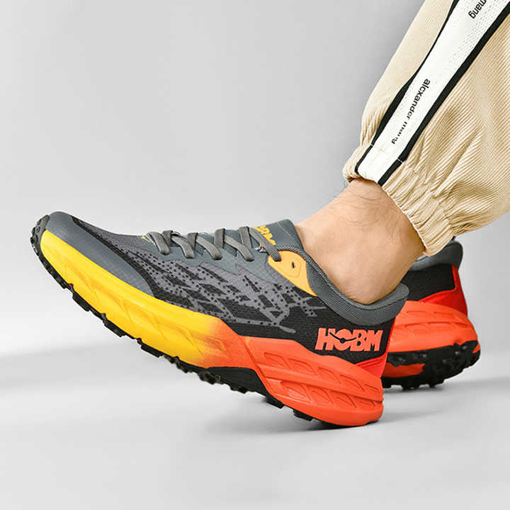 ZHENSI Heren Boksschoenen Gym Sneaker Zelfklevende Ademende Antislip Kinderen Volwassen Indoor Fitness Laarzen,Rood,36 EU