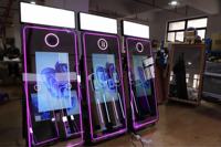 Großhandel 70-Zoll-Ultra-Thin Digital Selfie Magic Touchscreen Spiegel Photo Booth Maschine Kompatibler iPad SLR-Kamera drucker