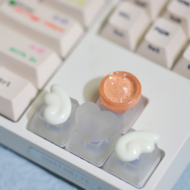 Custom Resin Angel Wings Keycaps Eco-Friendly Doll Transparent Backlit Game Crystal Heart for Cross Axis Mechanical Keyboard