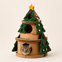 Tour à chat en carton ondulé en forme de sapin de Noël à trois niveaux avec griffoir, étoile décorative et pompons