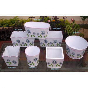 Juego de jardineras de hierro fundido antiguo rústico con pátina envejecida, acabado recubierto de polvo blanco para uso en el hogar, hotel, balcón, jardín - Product Image 1