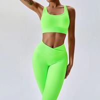 Ensemble de yoga pour femmes de haute qualité, avec bretelles croisées, élastique, pantalon court léger et tendance pour l'été et la salle de sport