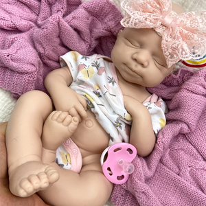 Poupées réalistes en silicone reborn, avec un blush naturel dégradé, un sourire apaisant pour les conseillers en deuil et la lutte contre l'isolement - Product Image 3