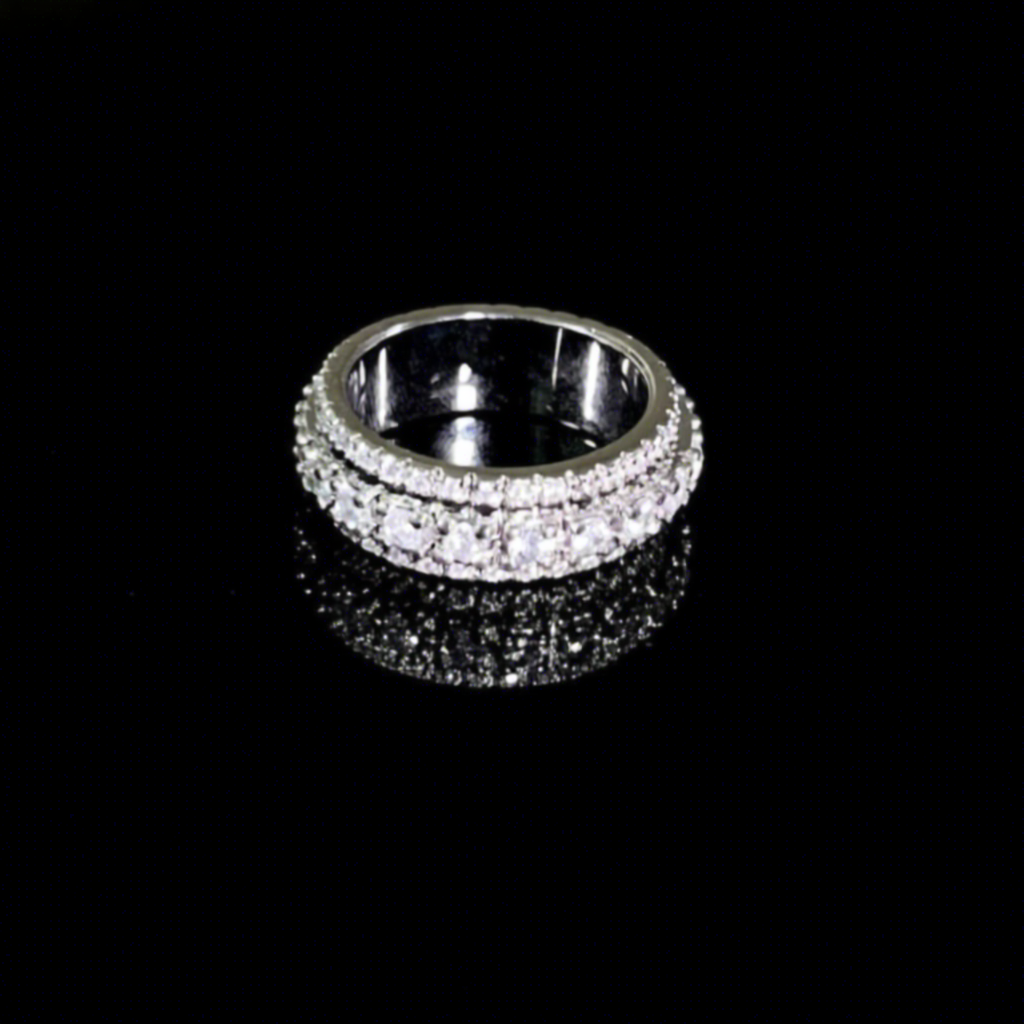 Platinum blonde three row zircon rotatable ring