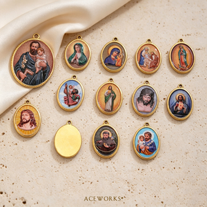 Medalla Católica |   Colgante Cristiano de Acero Inoxidable con Baño de Oro PVD de 18K, Esmaltado, con Imagen de Jesús y Marí<span class=keywords><strong>a</strong></span> |   Resistente al agua y sin deslustre - Product Image 2