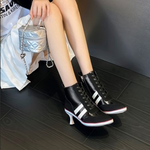 Stivaletti da Donna in Camoscio Verniciato Bordeaux con Lacci e Tacco a Rocchetto, Sneaker Boots con Strisce Bianche a Zigzag, Scarpe Casual alla Moda - Vendita all'Ingrosso - Product Image 3