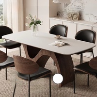 Table à manger moderne avec plateau en bois massif et base sculpturale en noyer, design de plateau en pierre frittée pour une utilisation contemporaine à la maison et à l'hôtel