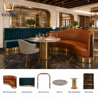 Ensemble de mobilier de luxe pour hôtel et restaurant avec banquette, chaises de salle à manger, tabourets de bar, comptoir de buffet et chariot de service