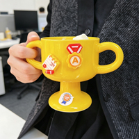 Tasse à glace en céramique créative DIY, mignonne, à double poignée, avec pied, pour desserts, vente en gros, cadeau promotionnel pour la maison et les entreprises