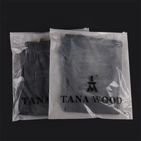 Sac en PVC avec fermeture éclair imprimé avec logo personnalisé, emballage en plastique givré durable avec fermeture éclair pour vêtements et chaussures