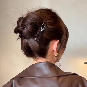 Pasador de Pelo en Forma de U, Bonito y Dulce, de Plástico, Color Sólido, Ondulado, para Mujer - Product Image 2