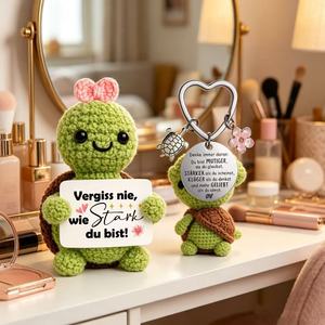 Un llavero <span class=keywords><strong>de</strong></span> tortuga hecho a mano adornado con una etiqueta inspiradora que dice Nunca olvides cuánto eres poderoso, como regalo. - Product Image 6