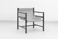 Ensemble de conversation minimaliste en métal pour l'extérieur, cadre noir mat, fauteuils individuels, table basse ronde, coussins compressés haute densité