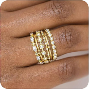 Anello Geometrico Impilabile Stile Francese per Donne, Accessorio Elegante e Minimalista - Product Image 1
