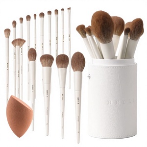 Ensemble de pinceaux de maquillage professionnels en poils synthétiques vegan avec manche en bois, luxe, 15 pièces, pour le visage, les fards à joues, les fards à paupières, emballage en PU, idéal pour les voyages - Product Image 2