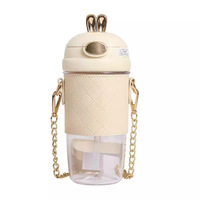 Bouteille d'eau pour enfants en gros 380ml 580ml mignon oreilles de lapin perles en métal chaîne sangle bouteille d'eau en plastique avec paille