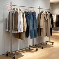Présentoir de Vêtements Moderne en Acier Inoxydable sur Pied pour Boutiques de Détail – Anti-Rouille – Vente en Gros