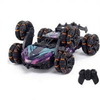 Voiture RC tout-terrain 4x4 télécommandée 2,4 GHz avec lumières colorées, pulvérisation de fumée, retournements à 360° et 6 roues pour escalade