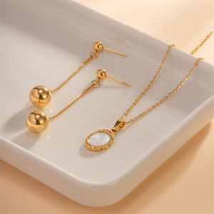 Collier de mode plaqué or avec pendentif coquillage ovale pour la Fête des Mères - Product Image 2
