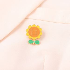 Pin de solapa de metal en blanco con diseño de girasol, broche con tarjeta de soporte, mini ramo de flores personalizado, pins de solapa de flor sólidos - Product Image 5
