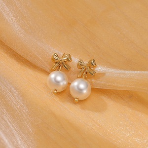 ใหม่ต่างหูเหล็กไทเทเนียมโบว์ไข่มุกสำหรับผู้หญิงเครื่องประดับแฟชั่นหรูหราเรียบง่ายลายหัวใจข้ามพรมแดน - Product Image 4