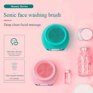 Brosse nettoyante pour le visage rechargeable par USB, étanche IPX7, petite brosse électrique en silicone pour usage domestique, pour le nettoyage du visage - Product Image 3
