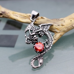 Colgante de Dragón Volador Personalizado para Hombre, Collar de Dragón Sagrado de Acero Inoxidable, Joyería Masculina de Moda, Venta al por Mayor - Product Image 5