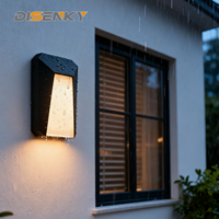 Applique murale LED extérieure IP65 étanche en aluminium avec diffuseur en verre trempé, garantie 3 ans, design moderne et épuré pour jardin et balcon