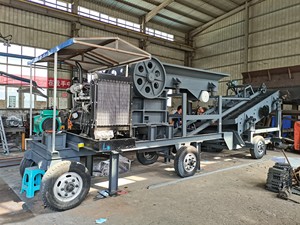 Мобильная щековая дробилка для измельчения медной руды и твердых пород, в продаже - Product Image 3