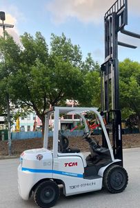 2019-2024 Chariot élévateur diesel TCM 3T d'occasion 4.5m blanc Machines de construction de haute qualité pour le commerce de détail Fabriqué au Japon - Product Image 3