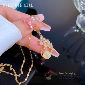 Collier Pendentif Micro Diamant Exquis pour Femme, Tendance, en Acier Inoxydable, Motif Sirène Paon, Style Internet Fashion - Product Image 3