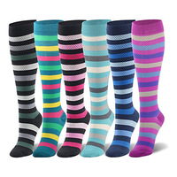 Chaussettes professionnelles colorées de sport à compression pour hommes et femmes, chaussettes de course rayées en nylon de haute qualité