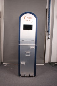 Sàn gỗ hiển thị đứng với năm tầng và ngăn kéo dưới cùng cho ô lưu trữ và tổ chức - Product Image 3