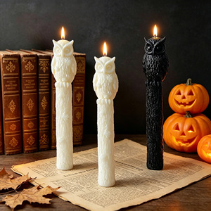 Vela Aromática con Forma de Búho en Rama de Árbol, Vela con Figura Animal en Relieve 3D, Decoración para Mesa de Halloween - Product Image 1