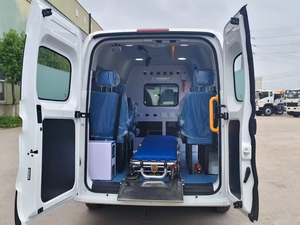 Ambulanza Elettrica SAIC 100% Ecologica con Barella, Bombola di Ossigeno Medicale e Monitor Paziente - Product Image 2