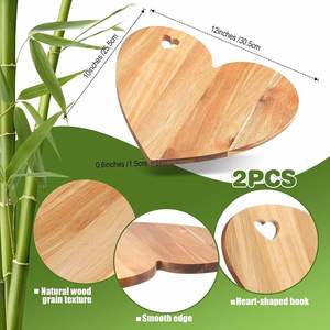 Planche à découper en bois d'acacia en forme de cœur - Plateau de service décoratif pour fromage et planche à pain ornementale pour cadeau de mariage - Product Image 2