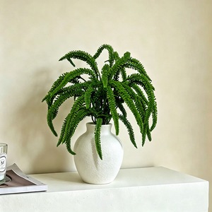 Plante de fougère artificielle dans un vase blanc pour la décoration de la maison, du bureau ou du bureau à domicile, verdure en plastique - Product Image 5