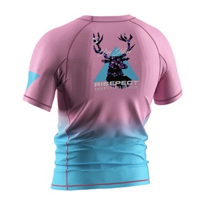 Rashguard rose à motif cerf - T-shirt de compression premium pour BJJ, MMA, Grappling, Muay Thai et Fitness - Product Image 4