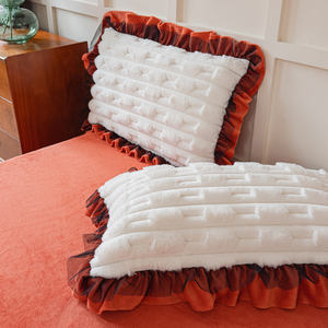 Parure de lit de luxe en fausse <span class=keywords><strong>fourrure</strong></span> de lapin jacquard 4 pièces, comprenant une housse de couette moelleuse et confortable, une jupe de lit à volants imprimée et un drap-housse - Product Image 2