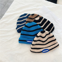 Bonnet en tricot rayé pour enfants avec étiquette ovale en caoutchouc, bonnet d'hiver côtelé unisexe à revers