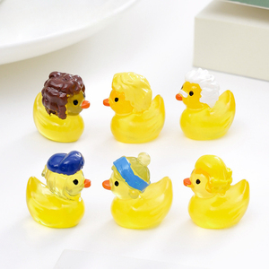 Nuevo producto de KI yuewus, la linda y luminosa figura de patito amarillo, un accesorio decorativo colgante para bricolaje. - Product Image 1