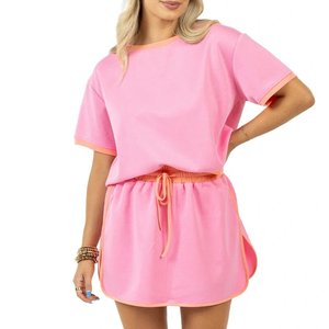 Ensemble 2 pièces personnalisé pour <span class=keywords><strong>femme</strong></span>, rose avec bordure contrastante, haut à manches courtes col rond et <span class=keywords><strong>jupe</strong></span> à cordon de serrage, tenue de détente, fabricant - Product Image 1