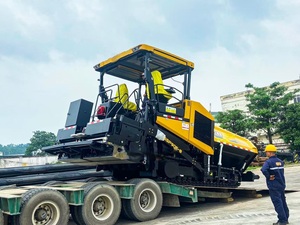 Macchina per <span class=keywords><strong>Pavimentazione</strong></span> <span class=keywords><strong>Stradale</strong></span>, Livellatrice Vibrante per Asfalto e Calcestruzzo SSP90C-8 con Larghezza di Posa di 9m, Alta Produttività per Progetti Urbani - Product Image 3