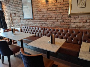 Banquette en cuir double style rétro américain et européen, assise dos à dos, mobilier de restaurant et d'hôtel inspiré des pubs britanniques - Product Image 5