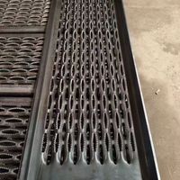 Planche de marche d'escalier en acier galvanisé de calibre 14 4-Diamond-N Passerelle industrielle antidérapante Perforée ASTM A653 G90 10-1/2 "Largeur
