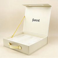 Maßgefertigte Luxus-Weinbox mit Heißprägung, Goldenem Magnetverschluss, Ledergriff, Champagner- und Brandy-Geschenkverpackung